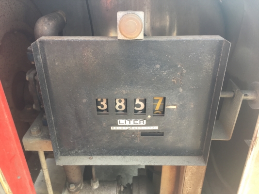 ขายถังน้ำมัน อลูมิเนียม เก่า ญี่ปุ่น ขนาดบรรจุ 2,000 ลิตร DC 12 V มีปั๊มและหัวจ่าย บอกปริมาณลิตรแบบ อะนาล็อค ขายถังน้ำมัน อลูมิเนียม เก่า ญี่ปุ่น ขนาดบรรจุ 2,000 ลิตร DC 12 V มีปั๊มและหัวจ่าย บอกปริมาณลิตรแบบ อะนาล็อค