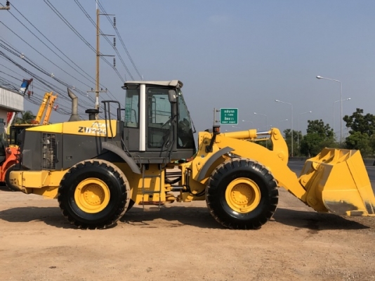 ขายรถตักล้อยาง HITACHI ZW220 (เทียบเท่า WA380-6) นำเข้าเองจากญี่ปุ่น สภาพสวยพร้อมใช้ มีVDOการทำงานครับ