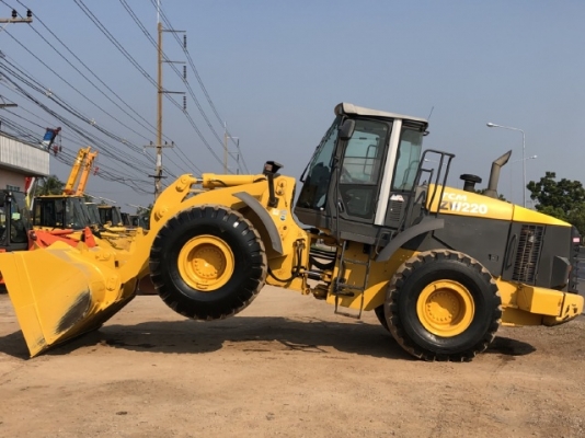 ขายรถตักล้อยาง HITACHI ZW220 (เทียบเท่า WA380-6) นำเข้าเองจากญี่ปุ่น สภาพสวยพร้อมใช้ มีVDOการทำงานครับ