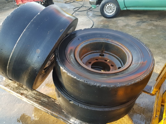 ขายยางรถบด มือ2 พร้อมกระทะ YOKOHAMA ขนาด 9.00-20 ขายยางรถบด มือ2 พร้อมกระทะ YOKOHAMA ขนาด 9.00-20