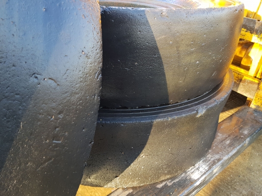 ขายยางรถบด มือ2 พร้อมกระทะ YOKOHAMA ขนาด 9.00-20 ขายยางรถบด มือ2 พร้อมกระทะ YOKOHAMA ขนาด 9.00-20