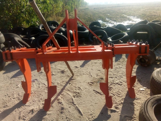 ริปเปอร์ แบบ 4 ขา สำหรับรถไถไม่เกิน 51 แรงม้า