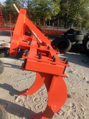 ริปเปอร์ แบบ 4 ขา สำหรับรถไถไม่เกิน 51 แรงม้า