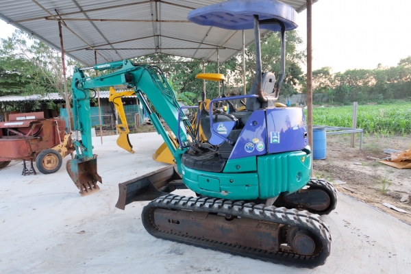 Komatsu pc30mr-1 เก่าญี่ปุ่น1,371 ชั่วโมง สีเดิมทั้งคัน ใหม่กว่านี้ก็ป้ายแดงแล้ว โทร 086-1602189 กันตวิชญ์