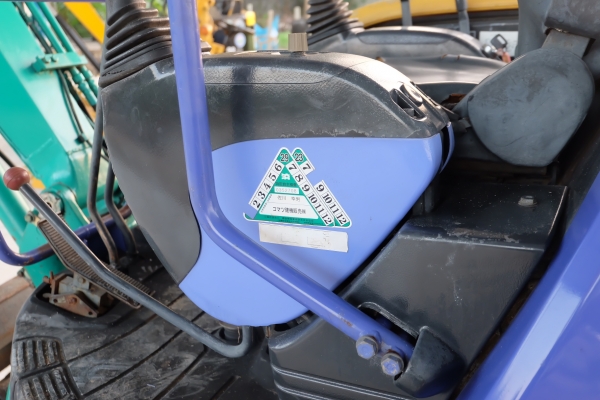 Komatsu pc30mr-1 เก่าญี่ปุ่น1,371 ชั่วโมง สีเดิมทั้งคัน ใหม่กว่านี้ก็ป้ายแดงแล้ว โทร 086-1602189 กันตวิชญ์