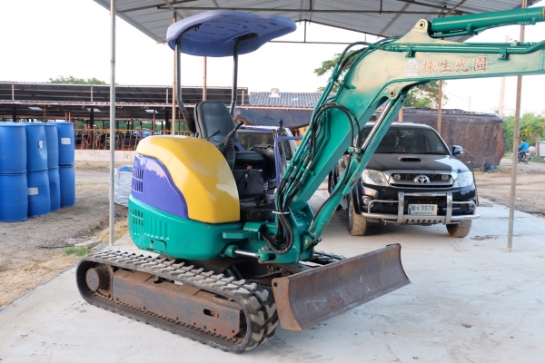 Komatsu pc30mr-1 เก่าญี่ปุ่น1,371 ชั่วโมง สีเดิมทั้งคัน ใหม่กว่านี้ก็ป้ายแดงแล้ว โทร 086-1602189 กันตวิชญ์