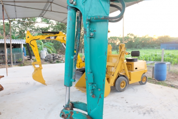 Komatsu pc30mr-1 เก่าญี่ปุ่น1,371 ชั่วโมง สีเดิมทั้งคัน ใหม่กว่านี้ก็ป้ายแดงแล้ว โทร 086-1602189 กันตวิชญ์