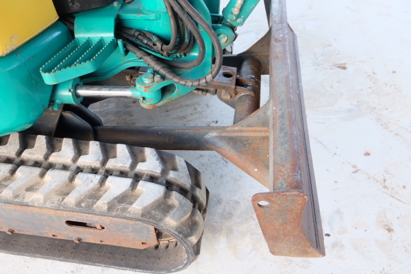 Komatsu pc30mr-1 เก่าญี่ปุ่น1,371 ชั่วโมง สีเดิมทั้งคัน ใหม่กว่านี้ก็ป้ายแดงแล้ว โทร 086-1602189 กันตวิชญ์