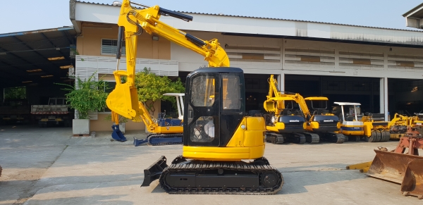ขาย รถขุด KOMATSU รุ่น PC50UU-2-มือสองญี่ปุ่น แทรกเหล็ก สลัก บูทเอวแน่น 100\% สวยพร้อมใช้งาน มือถือ 0818753444  สอบถามเพิ่มเติมได้ที่ http://line.me/ti/p/mFkzr50JV