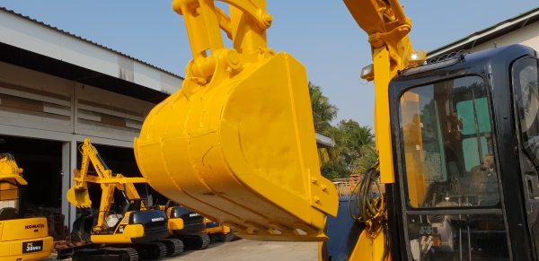 ขาย รถขุด KOMATSU รุ่น PC50UU-2-มือสองญี่ปุ่น แทรกเหล็ก สลัก บูทเอวแน่น 100\% สวยพร้อมใช้งาน มือถือ 0818753444  สอบถามเพิ่มเติมได้ที่ http://line.me/ti/p/mFkzr50JV