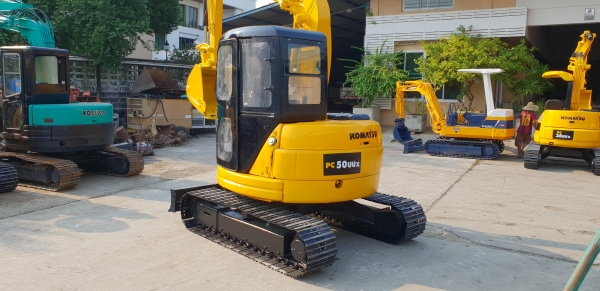 ขาย รถขุด KOMATSU รุ่น PC50UU-2-มือสองญี่ปุ่น แทรกเหล็ก สลัก บูทเอวแน่น 100\% สวยพร้อมใช้งาน มือถือ 0818753444  สอบถามเพิ่มเติมได้ที่ http://line.me/ti/p/mFkzr50JV
