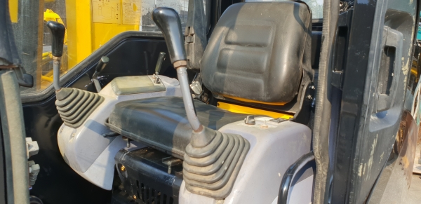 ขาย รถขุด KOMATSU รุ่น PC50UU-2-มือสองญี่ปุ่น แทรกเหล็ก สลัก บูทเอวแน่น 100\% สวยพร้อมใช้งาน มือถือ 0818753444  สอบถามเพิ่มเติมได้ที่ http://line.me/ti/p/mFkzr50JV