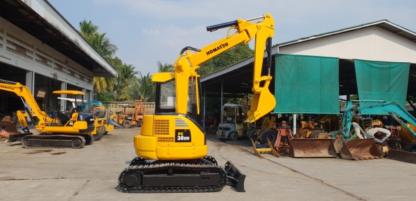 ขาย รถขุด KOMATSU รุ่น PC38UU-2-มือสองญี่ปุ่น แทรกเหล็ก สลัก บูทเอวแน่น 100\% สวยพร้อมใช้งาน มือถือ 0818753444