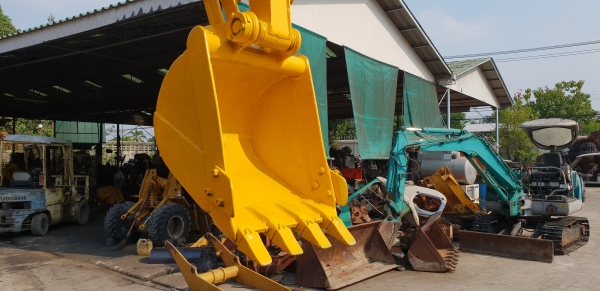 ขาย รถขุด KOMATSU รุ่น PC38UU-2-มือสองญี่ปุ่น แทรกเหล็ก สลัก บูทเอวแน่น 100\% สวยพร้อมใช้งาน มือถือ 0818753444