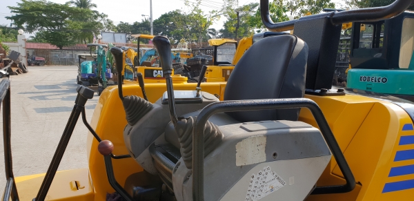 ขาย รถขุด KOMATSU รุ่น PC25-1- มือสองญี่ปุ่น แทรกเหล็ก สลัก บูทเอวแน่น 100\% คันนี้ มาพร้อม ไลน์กระแทก สวยพร้อมใช้งาน มือถือ 0818753444