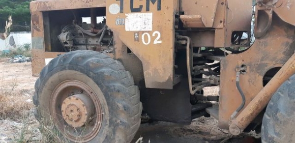 ขายรถตัก TCM เอวอ่อน..เครื่องติด ( รถจอดต้องเช็คสภาพ )  ราคา 210,000 บาท