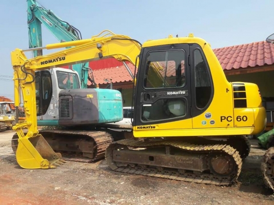 ขายจ้า..KOMATSU PC60-7. เก่านอกแท้  มีลายแย๊ก  เครื่องปั๊มดี  พร้อมใช้  โทร 089-3818694 จ๊อย