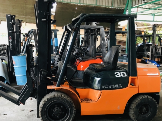 โฟคลิฟ โตโยต้าดีเชล 3 ตัน งากระดก เสาสูง4เมตร