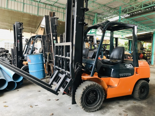 โฟคลิฟ โตโยต้าดีเชล 3 ตัน งากระดก เสาสูง4เมตร