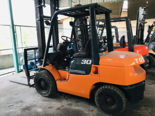 โฟคลิฟ โตโยต้าดีเชล 3 ตัน งากระดก เสาสูง4เมตร