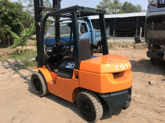 โฟคลิฟ โตโยต้าดีเชล 3 ตัน งากระดก เสาสูง4เมตร