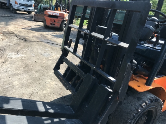 โฟคลิฟ โตโยต้าดีเชล 3 ตัน งากระดก เสาสูง4เมตร