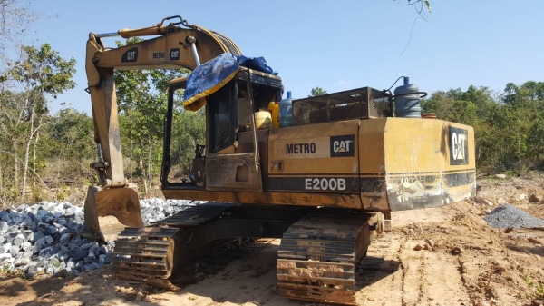 ขาย แบคโฮ CAT E200B เครื่อง 6D15 เทอร์โบ ปั้มเดิม เอวแน่น ช่วงล่างต้องเปลี่ยนโซ่กับใบแทรค เอกสารใบซื้อขาย
