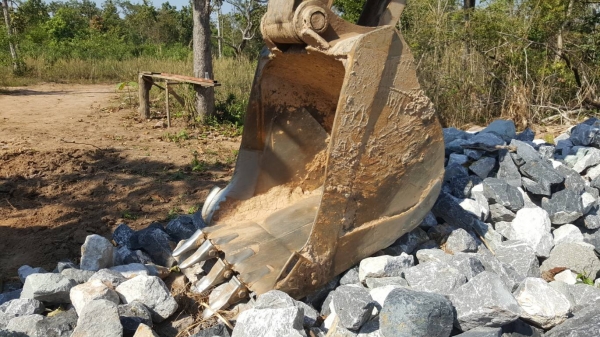 ขาย แบคโฮ CAT E200B เครื่อง 6D15 เทอร์โบ ปั้มเดิม เอวแน่น ช่วงล่างต้องเปลี่ยนโซ่กับใบแทรค เอกสารใบซื้อขาย