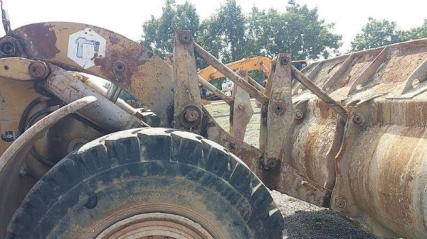 ขายส่งท้ายปีเก่า 355,000 รถตักเอวอ่อน CAT 966 เครื่องดี เกียร์ทอคร์แรงดี เอวแน่น ระบบไฮดอร์ลิคสมบูนร์ ยางดี รถพร้อมใช้งาน เอกสารซื้อขาย รถอยู่ โคราช 090-772-3710 090-772-3708