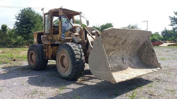 ขายส่งท้ายปีเก่า 355,000 รถตักเอวอ่อน CAT 966 เครื่องดี เกียร์ทอคร์แรงดี เอวแน่น ระบบไฮดอร์ลิคสมบูนร์ ยางดี รถพร้อมใช้งาน เอกสารซื้อขาย รถอยู่ โคราช 090-772-3710 090-772-3708