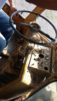 ขายส่งท้ายปีเก่า 355,000 รถตักเอวอ่อน CAT 966 เครื่องดี เกียร์ทอคร์แรงดี เอวแน่น ระบบไฮดอร์ลิคสมบูนร์ ยางดี รถพร้อมใช้งาน เอกสารซื้อขาย รถอยู่ โคราช 090-772-3710 090-772-3708