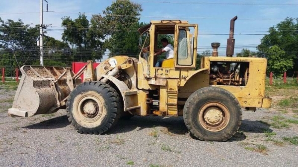 ขายส่งท้ายปีเก่า 355,000 รถตักเอวอ่อน CAT 966 เครื่องดี เกียร์ทอคร์แรงดี เอวแน่น ระบบไฮดอร์ลิคสมบูนร์ ยางดี รถพร้อมใช้งาน เอกสารซื้อขาย รถอยู่ โคราช 090-772-3710 090-772-3708