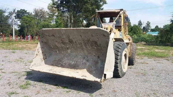 ขายส่งท้ายปีเก่า 355,000 รถตักเอวอ่อน CAT 966 เครื่องดี เกียร์ทอคร์แรงดี เอวแน่น ระบบไฮดอร์ลิคสมบูนร์ ยางดี รถพร้อมใช้งาน เอกสารซื้อขาย รถอยู่ โคราช 090-772-3710 090-772-3708