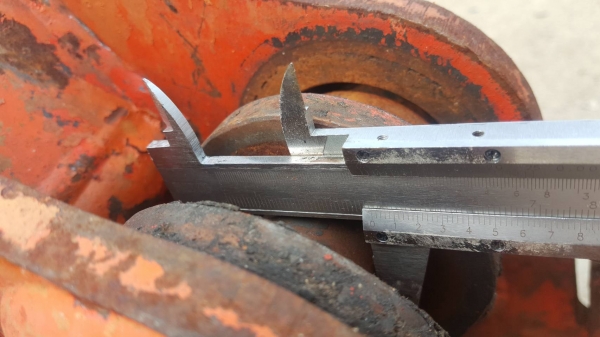 ขายตัวคีบสำหรับรถขุดขนาด pc20-35  สลัก 35 มิล ซอกแขน18 ซม สินค้าเก่านอก