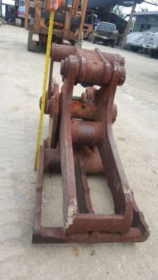 ขายตัวคีบสำหรับรถขุดขนาด pc20-35  สลัก 35 มิล ซอกแขน18 ซม สินค้าเก่านอก