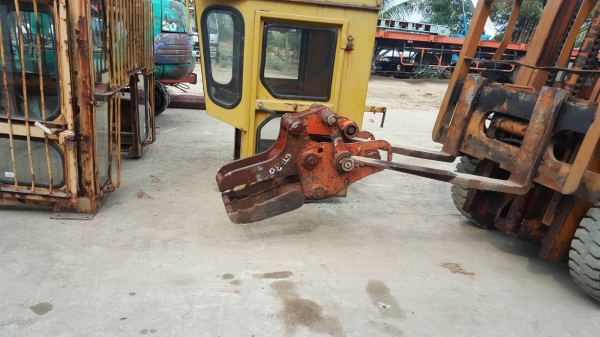 ขายตัวคีบสำหรับรถขุดขนาด pc20-35  สลัก 35 มิล ซอกแขน18 ซม สินค้าเก่านอก