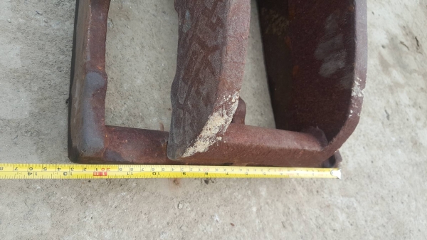 ขายตัวคีบสำหรับรถขุดขนาด pc20-35  สลัก 35 มิล ซอกแขน18 ซม สินค้าเก่านอก