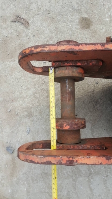 ขายตัวคีบสำหรับรถขุดขนาด pc20-35  สลัก 35 มิล ซอกแขน18 ซม สินค้าเก่านอก