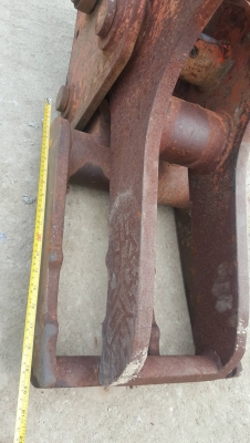 ขายตัวคีบสำหรับรถขุดขนาด pc20-35  สลัก 35 มิล ซอกแขน18 ซม สินค้าเก่านอก