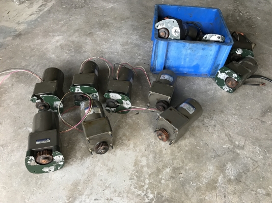 ( เหลือ 7ตัวครับ )ขายมอเตอร์เกียร์ Tung lee 70W 220V ไฟบ้าน made in Taiwan อัตราทด 1:180 เพลาออกประมาณ 8รอบต่อนาที สภาพสวยเดิมๆ หมุนนิ่ม พร้อมใช้งาน มี 14ตัว ราคาตัวละ 900 บาทพร้อมส่ง