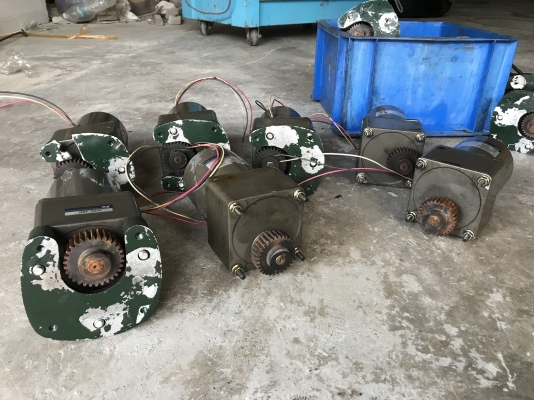 ( เหลือ 7ตัวครับ )ขายมอเตอร์เกียร์ Tung lee 70W 220V ไฟบ้าน made in Taiwan อัตราทด 1:180 เพลาออกประมาณ 8รอบต่อนาที สภาพสวยเดิมๆ หมุนนิ่ม พร้อมใช้งาน มี 14ตัว ราคาตัวละ 900 บาทพร้อมส่ง