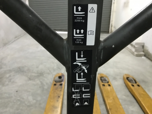 ขายรถยกลาก Jungheinrich รองรับน้ำหนัก 2,200Kg. Made in Germany สภาพสวยมาก ไม่มีรั่วซึม พร้อมใช้งาน มี 2ตัว ราคาตัวละ 4,800 บาท