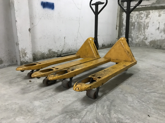 ขายรถยกลาก Jungheinrich รองรับน้ำหนัก 2,200Kg. Made in Germany สภาพสวยมาก ไม่มีรั่วซึม พร้อมใช้งาน มี 2ตัว ราคาตัวละ 4,800 บาท