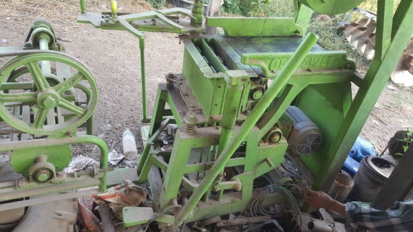 ขาย เครื่องอัดอิฐบล็อก ครบชุด เอาไปติดตั้งใช้งานได้เลยครับ