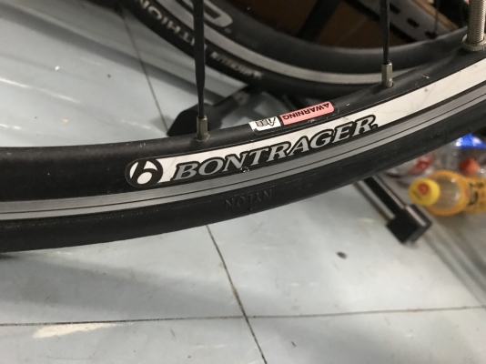 จักรยานเสือหมอบ TREK MADONE 2.1 จักรยานเสือหมอบ TREK MADONE 2.1