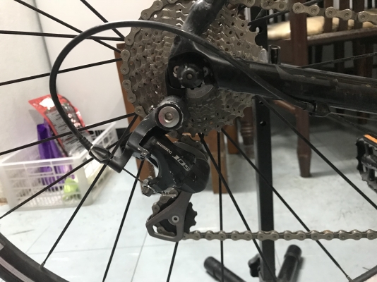 จักรยานเสือหมอบ TREK MADONE 2.1 จักรยานเสือหมอบ TREK MADONE 2.1