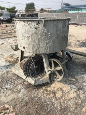 ขายด่วน เครื่องทำอิฐบล๊อค พร้อมโม่ สายพานลำเลียง ขาย 170000 บาท