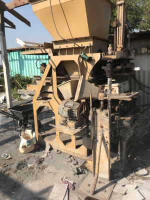 ขายด่วน เครื่องทำอิฐบล๊อค พร้อมโม่ สายพานลำเลียง ขาย 170000 บาท
