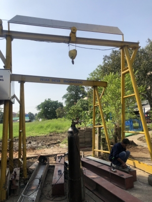 เครนทรงเอ