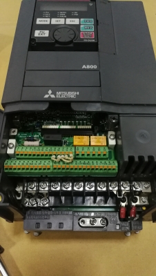 INVERTER มิตซู5แรง380vรุ่น A800 3เฟส 3สาย ออก3เฟส3สาย ช่วยไฟไม่กระซาก